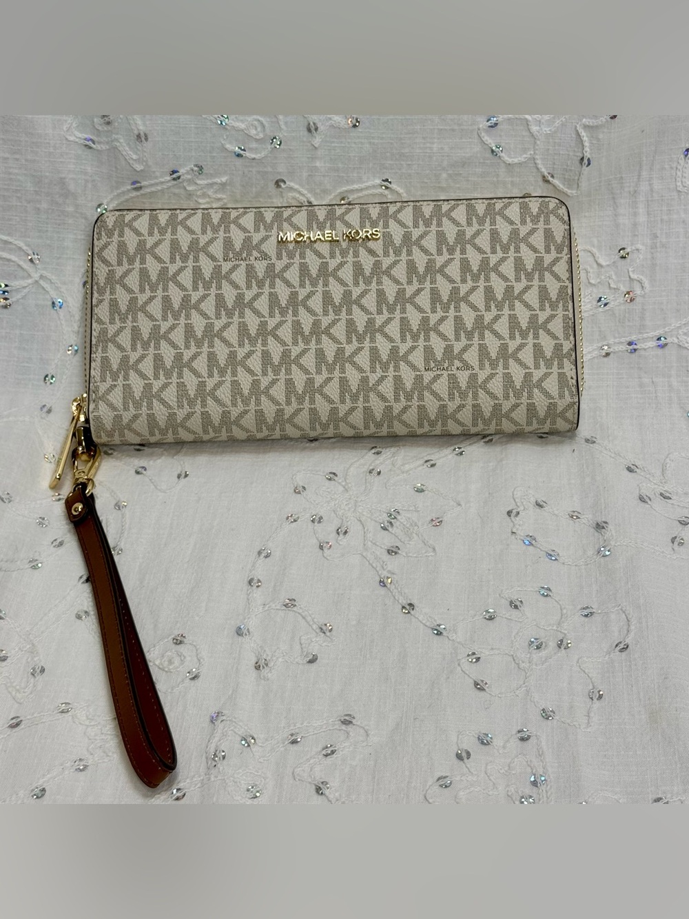 Michael Kors Jet Set Travel Large Continental Wristlet Wallet Vanilla Logo